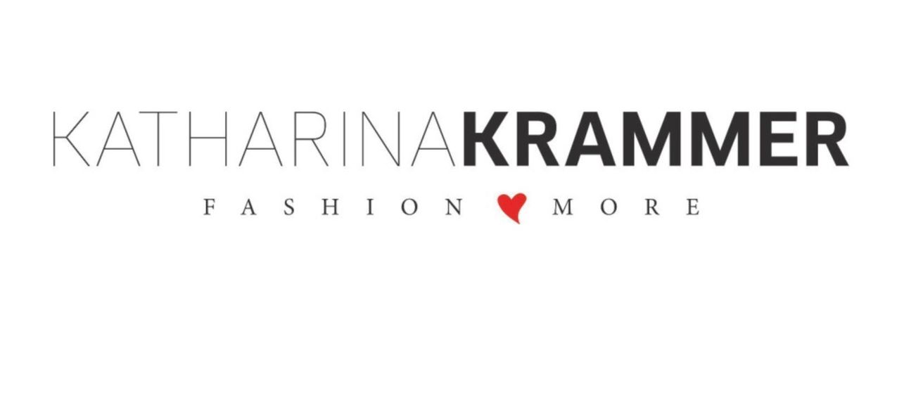 Ein Logo für eine Modemarke namens HARINA KRAM mit einem roten Herzsymbol.