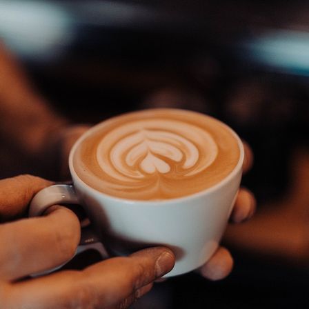 Bild enthält, Beverage, Coffee, Coffee Cup, Latte Art
