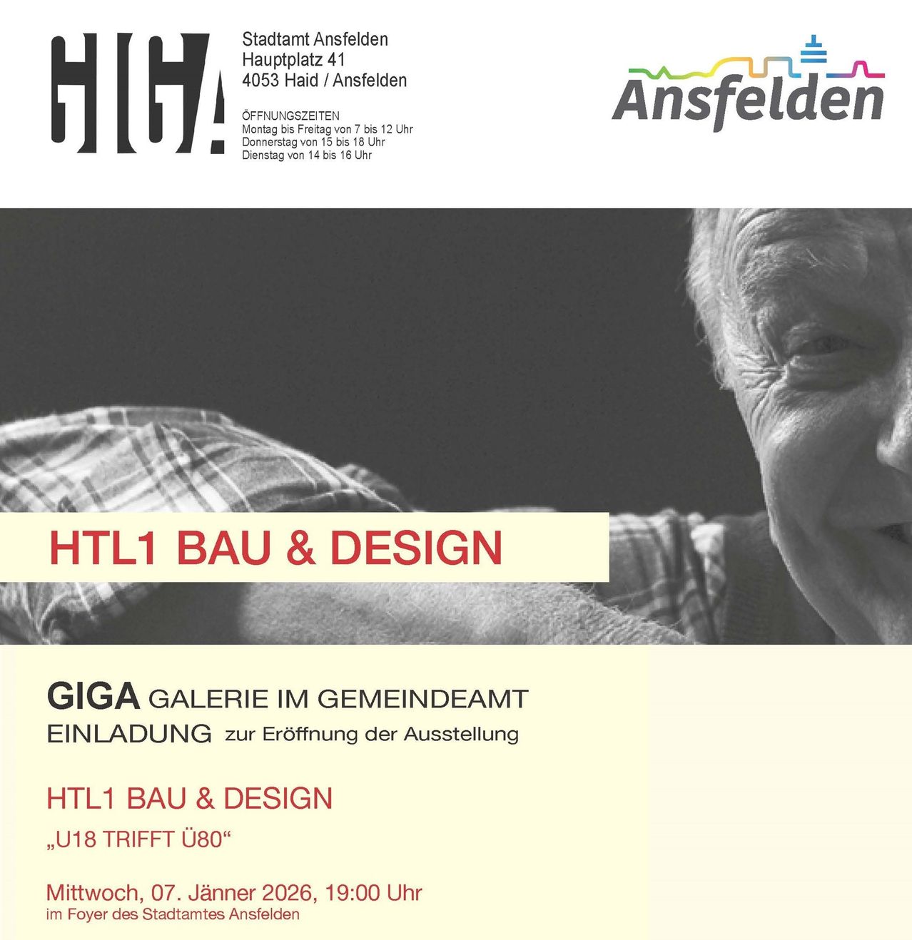 Plakat für die HTL1 Bau & Design Ausstellung in Ansfelden. Das Plakat zeigt einen lächelnden älteren Mann mit grauem Haar. Die Einladung zur Ausstellungseröffnung befindet sich am unteren Rand. Öffnungszeiten sind aufgeführt.