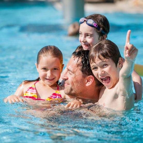 Bild enthält, Person, Swimming, Water, People, Head, Face, Portrait, Happy, Pool, Swimming Pool