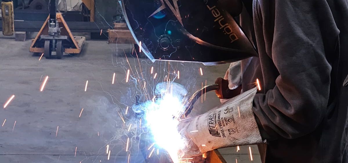 Bild enthält, Metalworking, Person, Welding