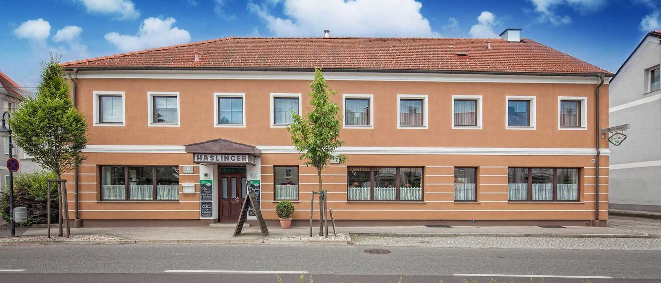 Bild enthält, City, Urban, Housing, Street, House, Tree, Condo