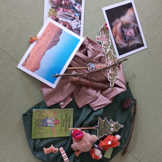 Bild enthält, Art, Collage, Monkey, Advertisement, People, Person, Poster, Baby, Face, Mail