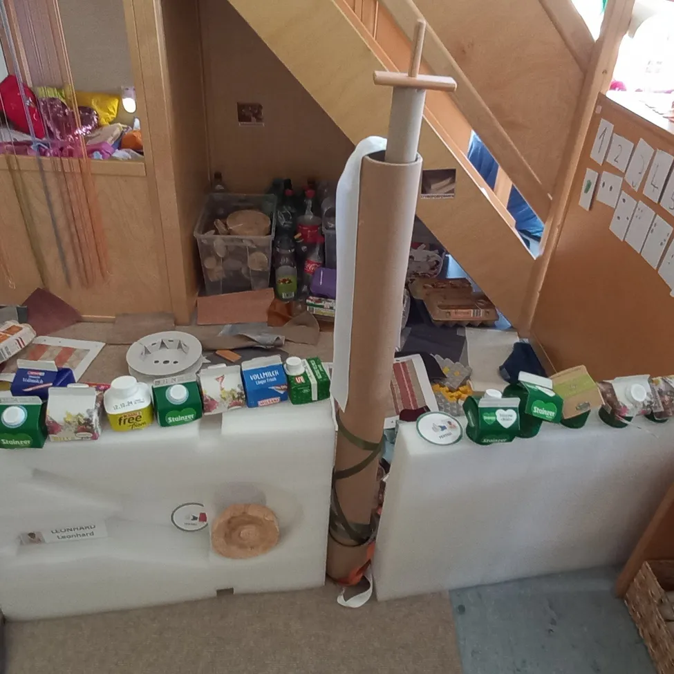 Plywood, Wood, Indoors, Box, Shelf, Interior Design, Table, Floor, Head, Flooring