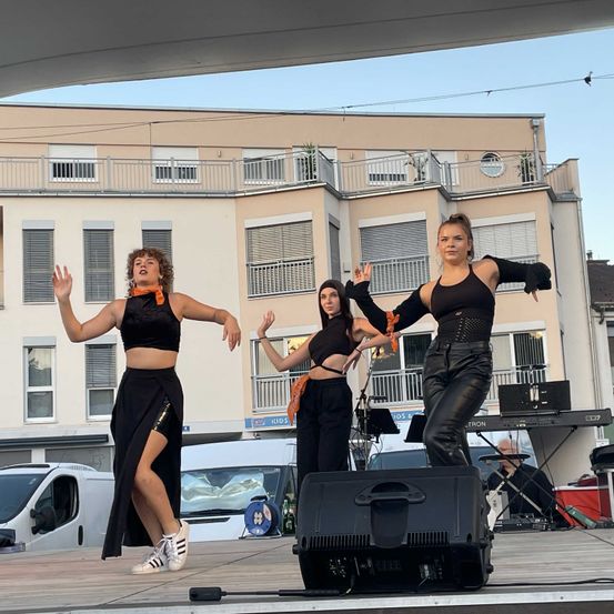 Doris-Nemeth-stand-als-2-fache-Weltmeisterin-mit-ihren-Westside-Revolution-Kollegen-auf-der-Bhne