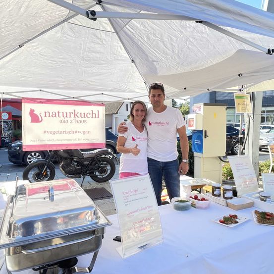 Erstmals-beim-Genussfest-mit-Krautfleckerl-und-veganem-Grammlschmalz-waren-Karin-Giefing-und-Peter-Reidinger-von-der-Naturkuchl-dabei