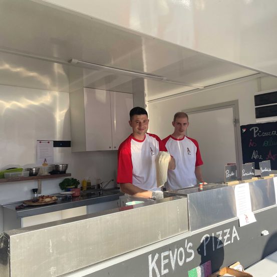 Kevos-Pizza-beim-Genussfest-2023-am-Hauptplatz-in-Oberpullendorf