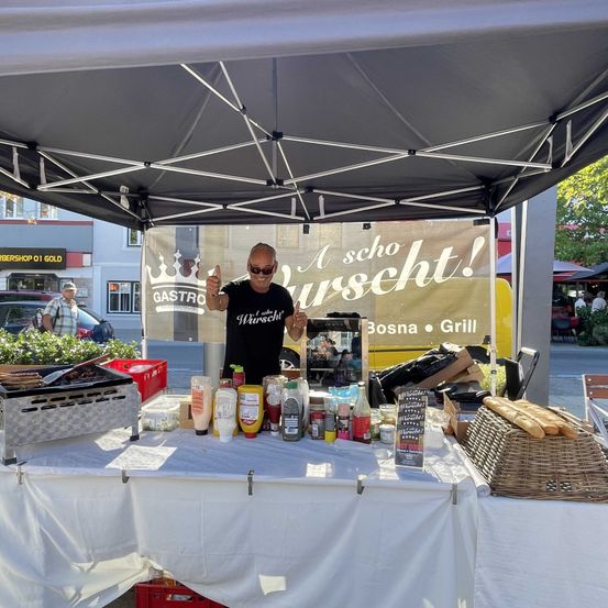 Hot-Dogs-Bosna-und-Currywurst-waren-mit-A-scho-wurscht-vertreten