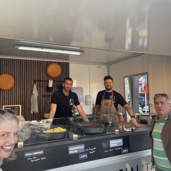 Cheeselabel-rund-um-Roman-Dolesal-bot-neben-Kseteller-auch-Ksesptzle-und-Ksekrainer-am-Genussfest-an