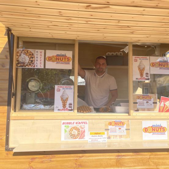 G3-Baumkuchen-boten-diesmal-Bubblewaffeln-und-Mini-Donuts-an