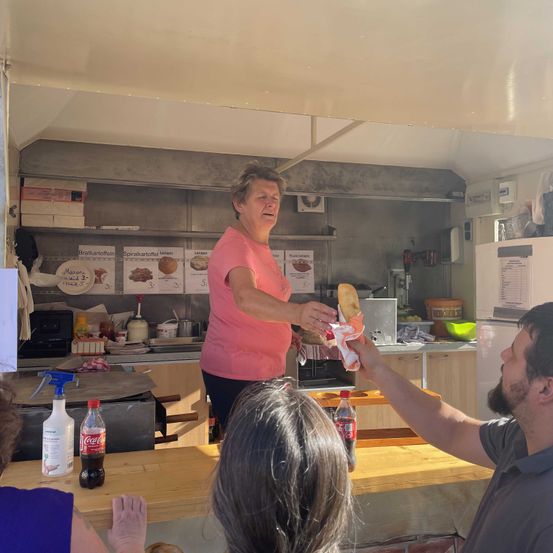 Gittis-Langos-sind-vom-Hauptplatz-auch-beim-Genussfest-nicht-wegzudenken