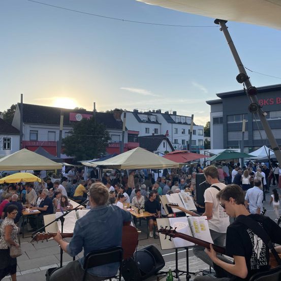 Die-Blue-Franks-waren-mehr-als-ein-Ersatz-fr-die-Graveyard-Avenue-und-rockten-die-Bhne