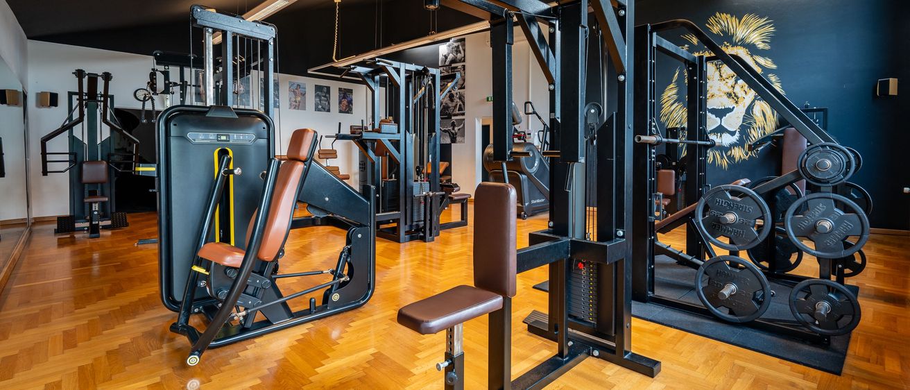 Bild enthält, Chair, Furniture, Working Out, Fitness, Sport, Gym, Gym Weights