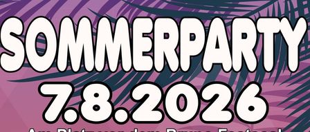 Plakat für eine Veranstaltung am 7. August 2026 mit zwei Personen, einer lächelnd, mit einem Café- und einem Grillladenlogo und dem Text 'AB 18.00 UHR EINRITT FREI'.