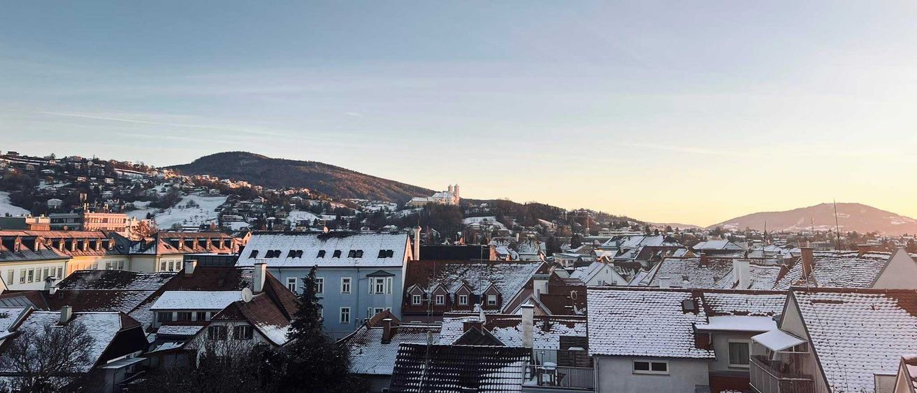 Bild enthält, Cityscape, Urban, Nature, Outdoors, Suburb, Countryside, Rural, Horizon, Sky, City
