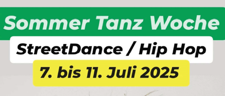 Ein grün-weißes Banner bewirbt die 'Sommer Tanz Woche' mit Street Dance und Hip Hop vom 7. bis 11. Juli 2025.