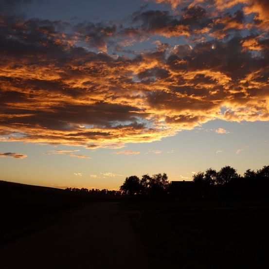 Bild enthält, Nature, Outdoors, Sky, Sunset, Cloud, Sunrise, Scenery, Sunlight, Landscape, Horizon