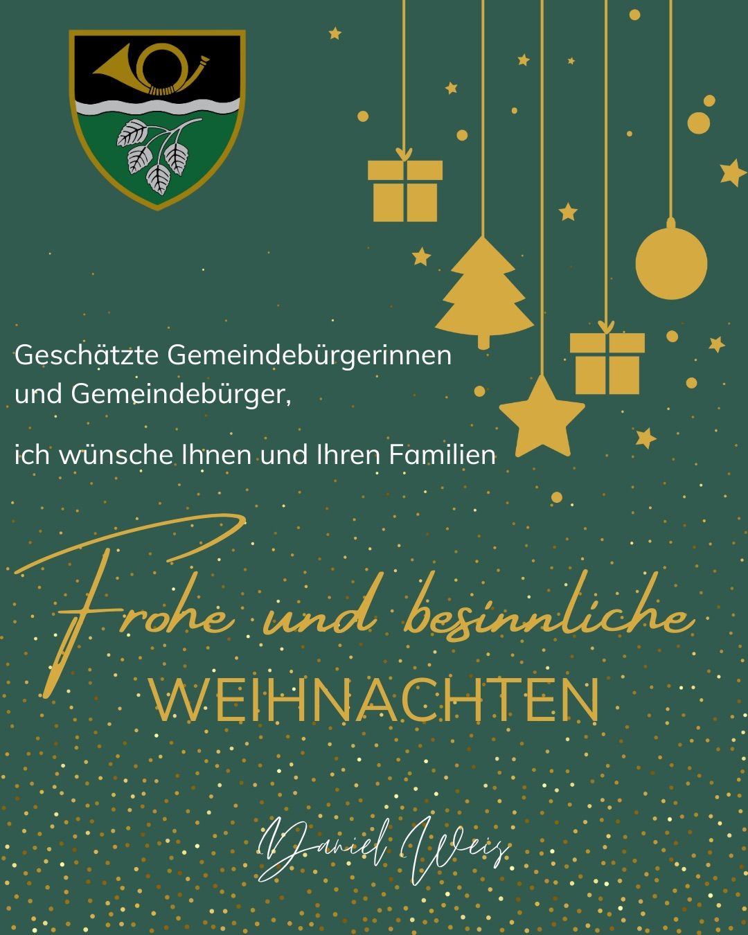 Eine festliche Weihnachtskarte mit goldenen Ornamenten. Es steht: 'Geschatzte Gemeindeburgerinnen und Gemeindeburger, ich wunsche Ihnen und Ihren Familien Frohe und besinnliche Weihnachten.' Sie ist unterzeichnet 'Maral Alber.' Der Hintergrund ist grün mit goldenen Sternen.