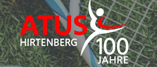 Das Logo für ATUS Hirtenberg 100 Jahre, mit Tennisschläger, Fußball und einer Person auf grünem Hintergrund.