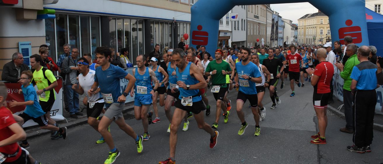 Bild enthält, Shoe, Person, Adult, Male, Man, Boy, Child, Shorts, Marathon, Running