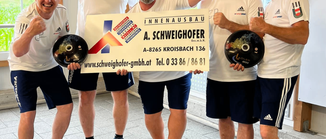 Bild enthält, Shorts, T-Shirt, Shoe, People, Person, Baseball Cap, Cap, Hat, Sneaker, Man