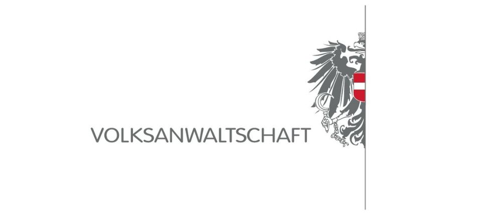 Logo der Volksanwaltschaft. Ein stilisierter Adler mit rotem Schild und einem Schwert. Der Text lautet Volksanwaltschaft.