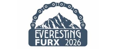 Das Logo für Everesting Furx 2026 zeigt einen stilisierten Berggipfel mit einem Kettenblatt darüber, vor weißem Hintergrund. Der Text 'EVERESTING FURX 2026' ist in fetter, blauer Schrift geschrieben.