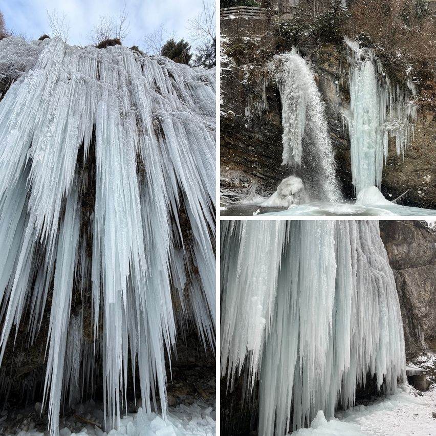 Drei Ansichten eines vereisten Wasserfalls mit Eiszapfen, die von einem Felsen hängen. Schnee liegt auf dem Felsen und am Boden.
