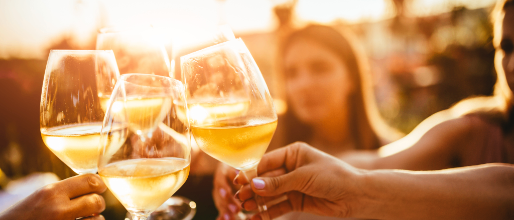 Bild enthält, Fun, Party, Adult, Female, Person, Woman, Glass, Face, Beer, Beverage