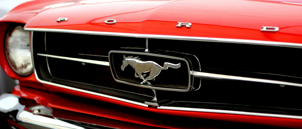 Bild enthält, Car, Coupe, Sports Car, Transportation, Vehicle, Logo, Emblem, Symbol, Horse, Mammal