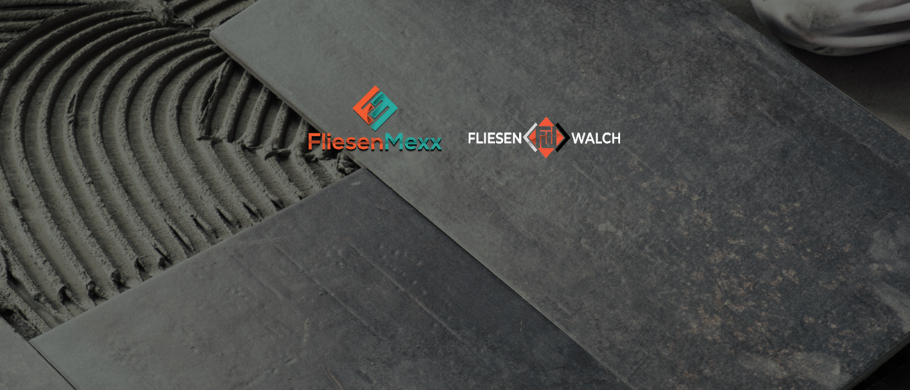 Zwei Logos auf grauem Hintergrund, eines sagt 'FliesenMexx' in Orange und das andere sagt 'FLIESEN WALCH' in Weiß mit einem Ziegelmuster.