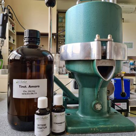 Bild enthält, Architecture, Building, Factory, Laboratory, Mace Club, Weapon