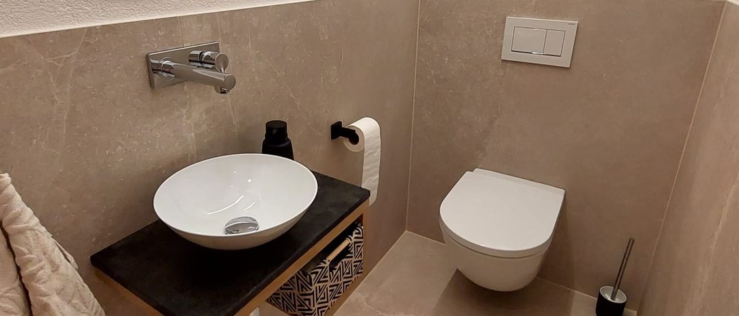 Bild enthält, Basin, Electrical Device, Switch, Sink, Indoors