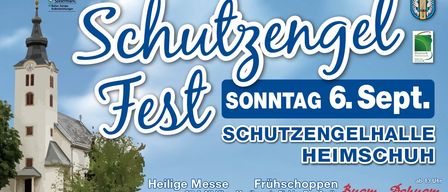 Plakat für das Schutzengel Fest am Sonntag, mit einer Kirche, einem Baum und einem blauen Himmel mit Wolken. Das Plakat enthält Details über die Veranstaltung, wie die Zeit der Heiligen Messe und die Eröffnung des Frühmarktes.