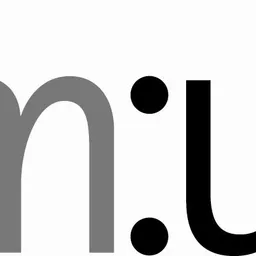 Das Bild zeigt das m.uk-Logo. Es besteht aus einem grauen Kleinbuchstaben 'm' und einem schwarzen Kleinbuchstaben 'u' mit einem Punkt darüber, die in einem bestimmten Stil angeordnet sind.