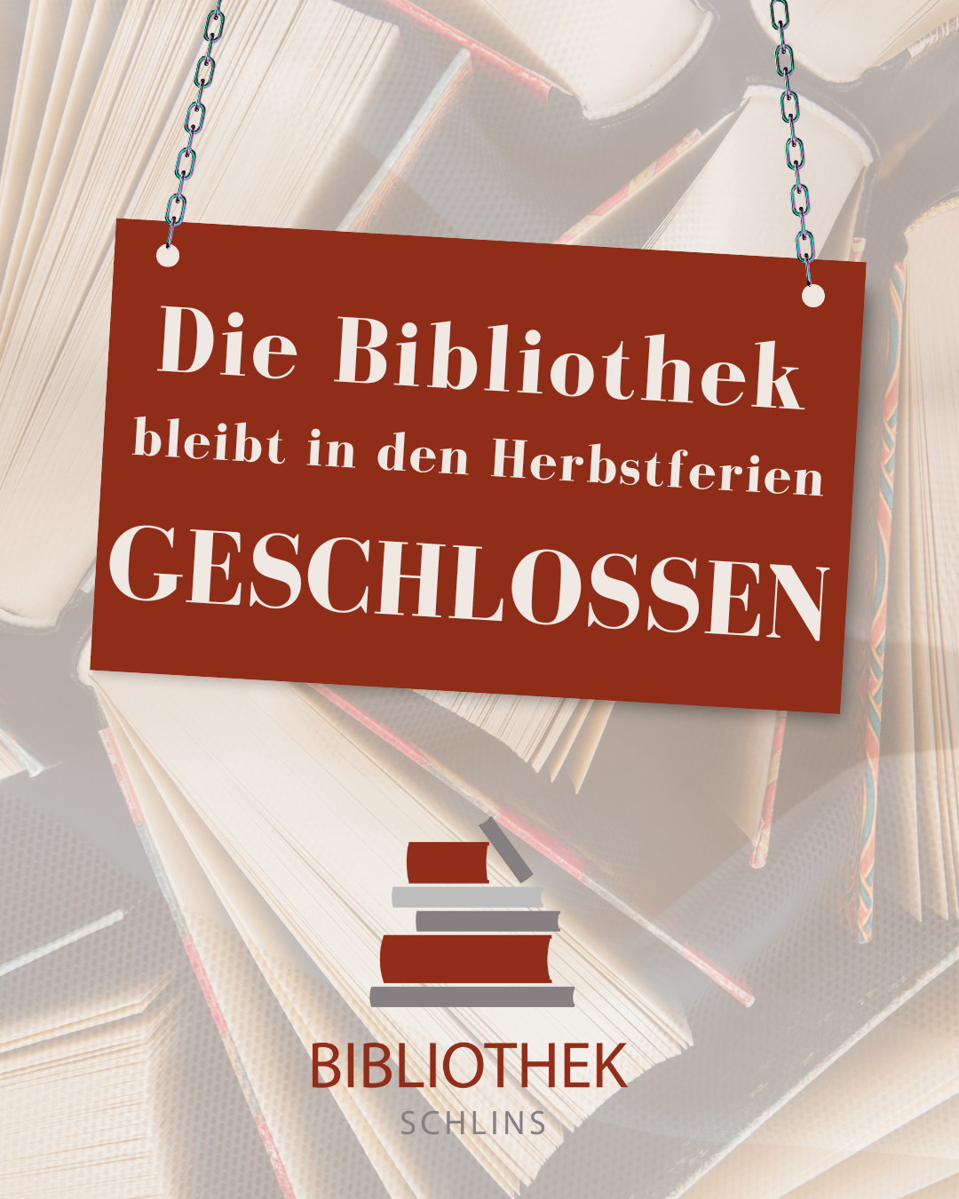 Ein Schild informiert, dass die Bibliothek in den Herbstferien geschlossen bleibt. Es wird vor einem Hintergrund von gestapelten Büchern angezeigt.