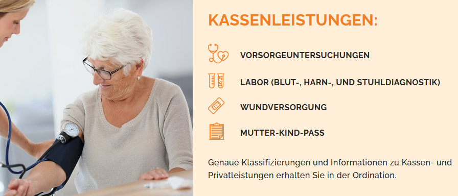 Eine ältere Frau wird von einem medizinischen Fachpersonal mit einem Blutdruckmessgerät untersucht. Der Text hebt verschiedene Gesundheitsdienste hervor, einschließlich Vorsorgeuntersuchungen, Labortests, Wundversorgung und Mutterschaftsdienste. Genaue Klassifizierungen und Informationen zu privaten Leistungen finden Sie in dem bereitgestellten Dokument.