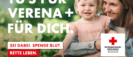 Plakat für eine Blutspende-Veranstaltung mit einer lächelnden Mutter und einem Kind und einem roten Kreuz-Logo. Die Veranstaltung findet am Mittwoch, den 28. Oktober, von 16:30 Uhr bis 19:30 Uhr in Hartmannsdorf Dorfhof statt.