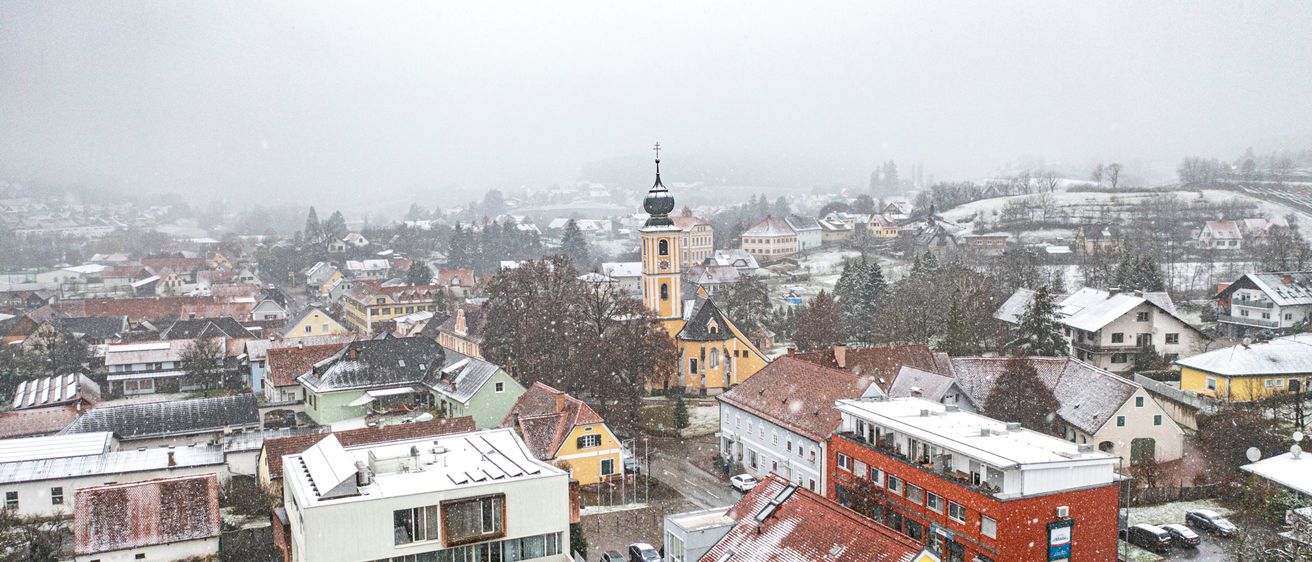 Bild enthält, Building, Cityscape, Urban, Neighborhood, City, Outdoors, Car, Metropolis, Nature, Housing