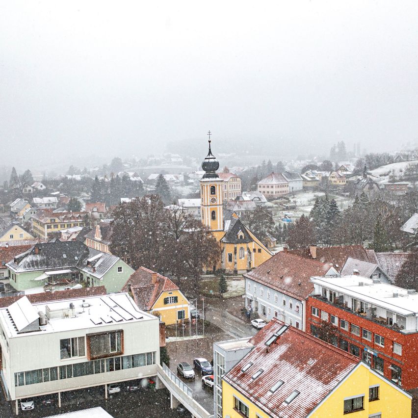 Bild enthält, Building, Cityscape, Urban, Neighborhood, City, Outdoors, Car, Metropolis, Nature, Housing