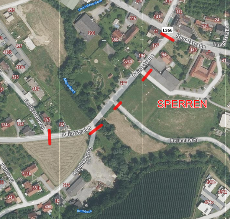 A map showing a rural area with labeled streets and numbered plots, including 'Hauptstrasse' and 'Peintstrasse', with red arrows pointing to 'SPERREN' and 'L366'.