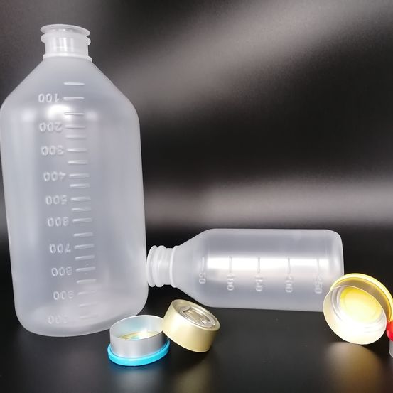 Bild enthält, Cup, Tape, Measuring Cup, Bottle, Shaker