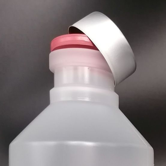 Bild enthält, Plastic, Bottle, Tape