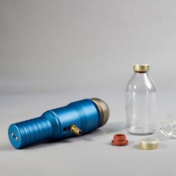 Bild enthält, Light, Lamp, Medication, Pill, Ammunition, Bullet, Weapon, Bottle