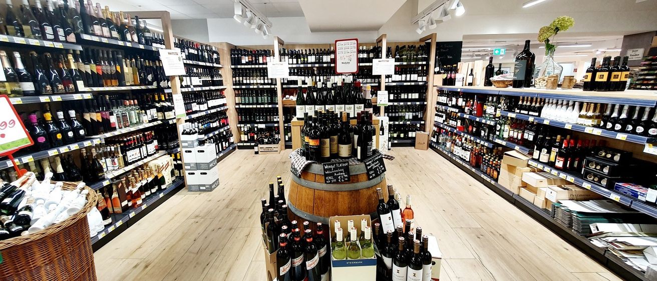 Bild enthält, Building, Alcohol, Beverage, Liquor, Wine, Indoors, Shop, Grocery Store, Market, Supermarket