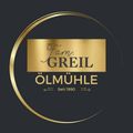 Goldfarbenes Logo für Fam. Greil Ölmühle, seit 1990, auf schwarzem Hintergrund dargestellt.