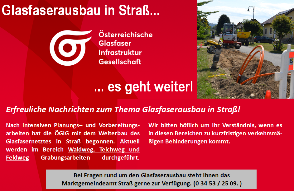Werbeanzeige für den Glasfaserausbau in Strass, mit einem Baufahrzeug auf einer Erdstraße und einem roten Hintergrund mit Firmenlogo.