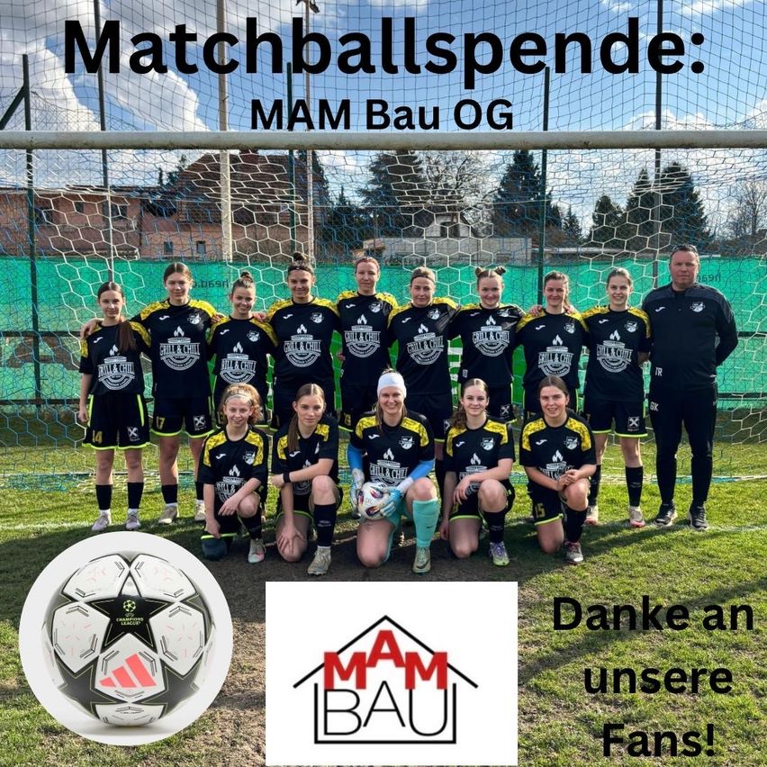 Eine Fußballmannschaft in schwarzen und gelben Trikots posiert vor einem Tor. Sie haben einen Fußball und ein Logo vor sich. Der Himmel ist bewölkt.