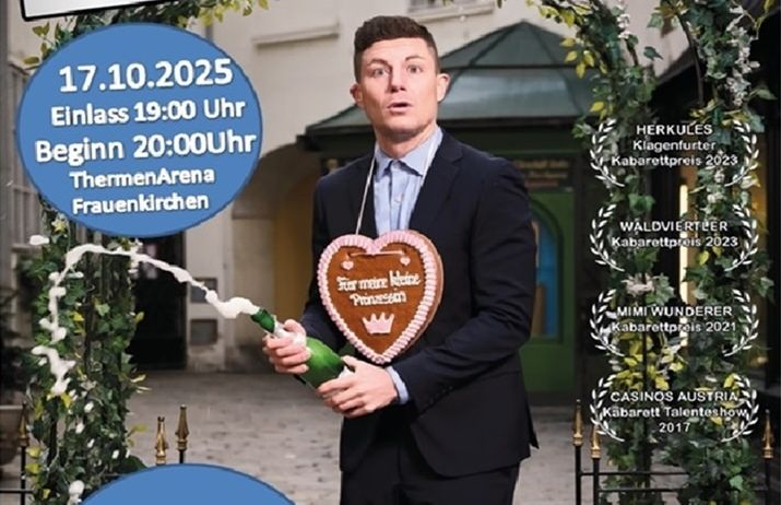 Ein Plakat für eine Comedy-Veranstaltung. Ein Mann in Anzug hält eine Flasche Champagner. Der Text ist auf Deutsch. Die Veranstaltung ist am 17. Oktober 2025.