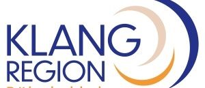 Das Logo für Klang Region Böhmkirchen, mit blauen und orangefarbenen Elementen.
